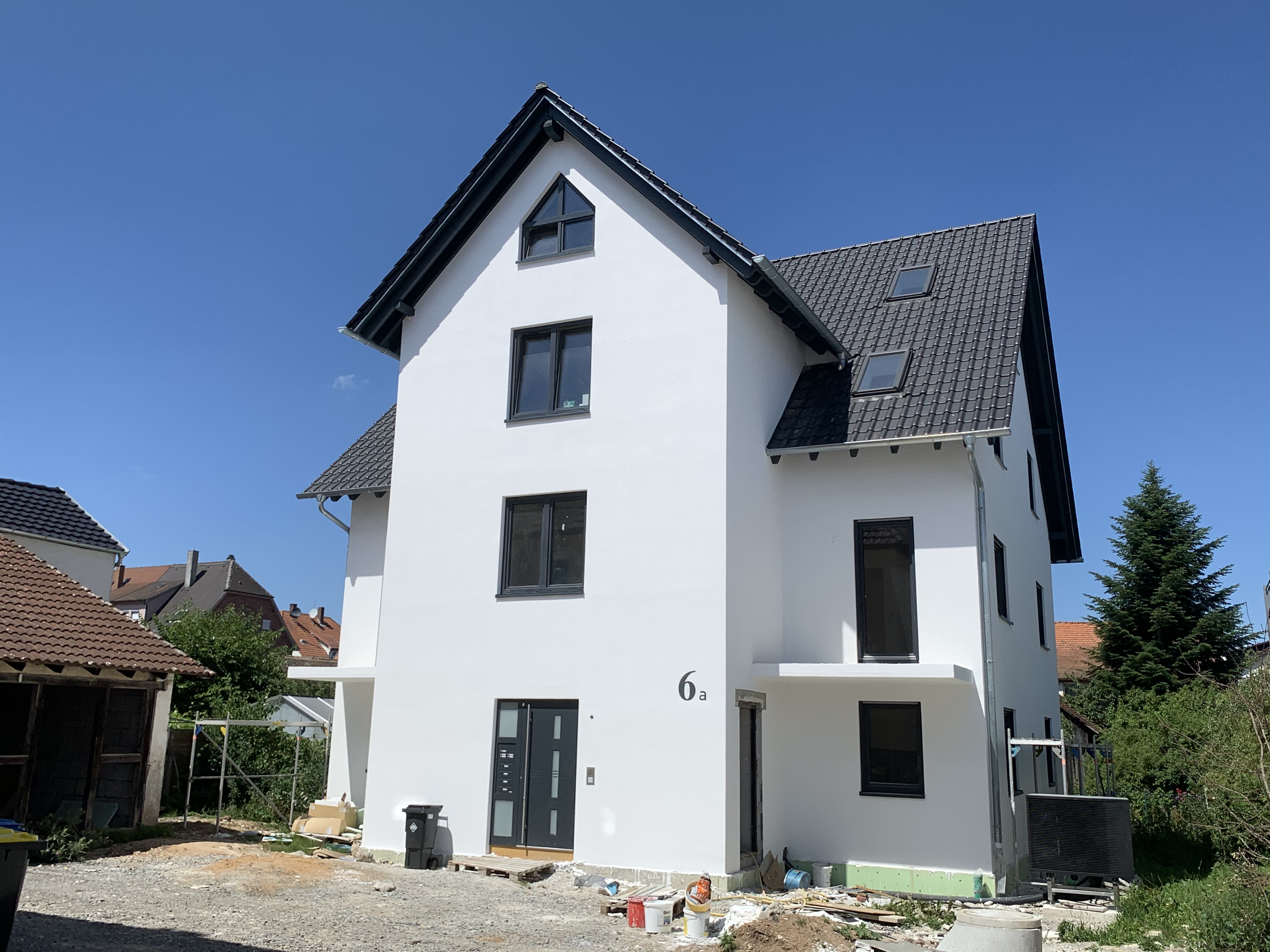 Neubau 4,5 Zimmer Erdgeschosswohnung, fast im Herzen von
